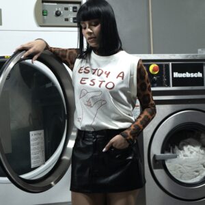 TANKS SIN MANGAS-MESH TIGRESA-MINI FALDA CUERINA NEGRA