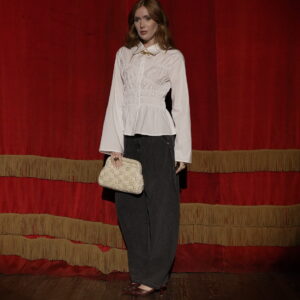 JEAN BAGGY Y CAMISA BLANCA RUNH