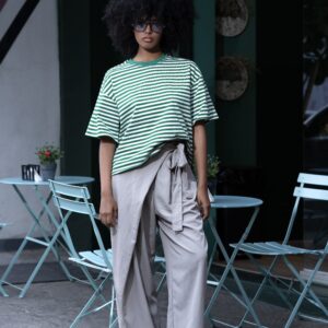 PANT GREY LAZO Y T-SHIRT OVER RAYAS VERDES