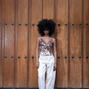 JEAN BEIGE Y TOP PRINT VACA