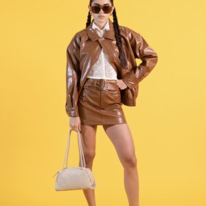 TOP TEJIDO BEIGE Y SET CUERINA FALDA CAMEL