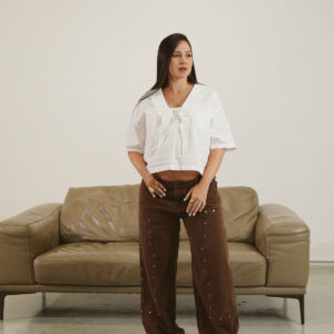 TOP ABU BLANCO Y JEAN MARRON TACHUELAS